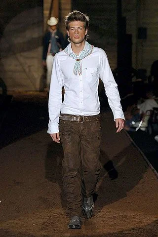 Look 16